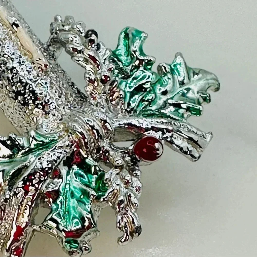 2 Vintage Christmas Brooches Jeweled Christmas Tree Candle Signed Gerrys… - Picture 8 of 12